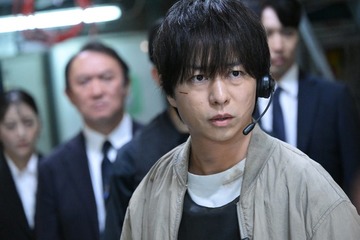 櫻井翔主演「放送局占拠」般若・化け猫・河童の正体判明「潜入兄妹」世界線と繋がる展開に 画像