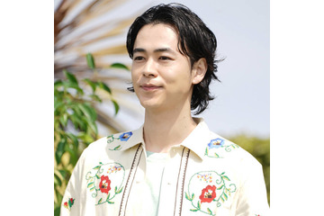 成田凌『初恋DOGs』で不器用な獣医師を好演！新たな魅力が光る穏やかで繊細な芝居に注目 画像
