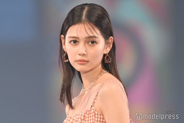 理科大卒モデル村上愛花、ノースリから美肩ライン披露「理想のスタイル」「お姫様」の声 画像