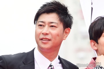 パンサー尾形の妻、顔パック中の7歳娘公開「旅行前にしっかりスキンケア」 画像