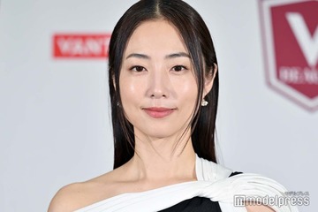 MEGUMI、キャミワンピ姿で肌見せ 宮古島でのリゾートショットに「綺麗」「美しいボディライン」の声 画像