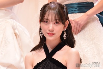 堀未央奈、美脚スラリのミニワンピ姿「お人形さんみたい」「ずっと憧れ」の声 画像