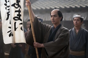 大河「べらぼう」変装して市中に現れた人物とは？「黒幕降臨」「狂気に満ちてる」と視聴者戦慄 画像