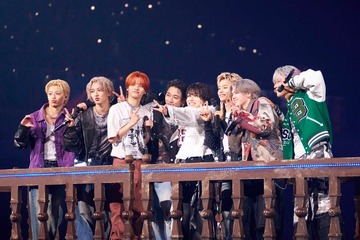 MAZZEL、デビュー3年目で2年連続アリーナ公演 ユニット曲・MUZEへの溢れる愛…“秘密の遊戯場”で魅せた8人の個性【Royal Straight Flush】 画像