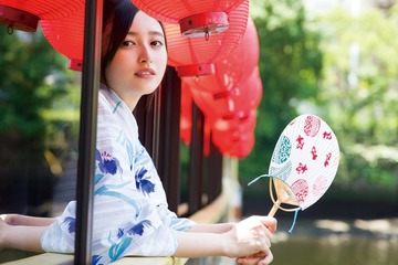 乃木坂46井上和、涼しげな浴衣姿で“和”を表現「少年サンデー」表紙登場 画像