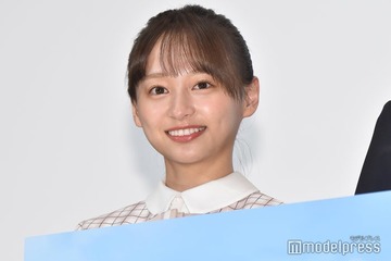 影山優佳、肩出し韓国旅行コーデに熱視線「どの系統も似合うのさすが」「透明感すごい」 画像