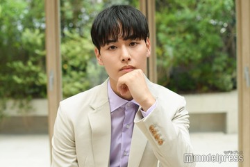 「ボーイフレンド」シュン、上裸で肉体美披露「腹筋すごい」「かっこいい」の声 画像