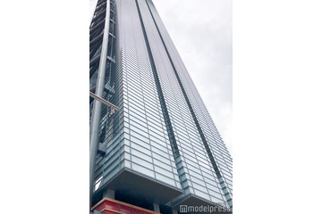 横山裕、105キロのチャリティーマラソンスタート 相葉雅紀がスターター【24時間テレビ】 画像