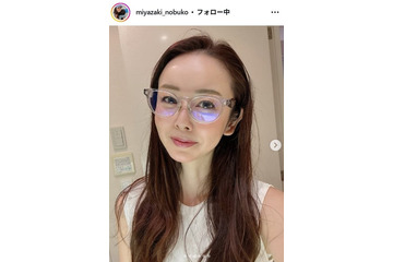 宮崎宣子、水着姿公開「40歳を越えてまさか水着を着ることになるとは」 画像
