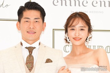 近藤千尋、ジャンポケ太田との結婚10周年で家族5ショット公開「プレゼント素敵」「幸せオーラ全開」の声 画像