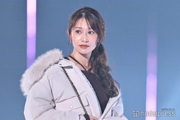 桜井玲香、大人っぽい表情に釘付け ダウン×黒ワンピで冬の装い【TGC2025A/W】 画像
