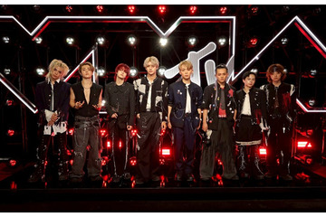 ONE OR EIGHT、全米音楽授賞式「VMA」レッドカーペットに“学ラン”姿で登場 日本人グループ初の快挙 画像