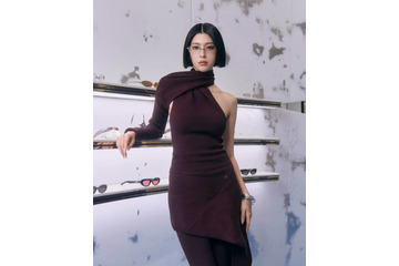 三吉彩花、個性派衣装で抜群のプロポーションを披露！GENTLE MONSTERの新作ポップアップに登場 画像