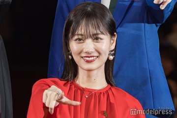 山下美月、ノースリーブでヘルシー肌見せ USJ満喫写真に「私服可愛い」「腕細くて綺麗」の声 画像
