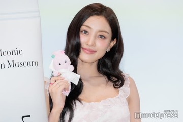TWICEジヒョ、レースドレスから美脚スラリ アイメイクの秘訣明かす「目ってすごい力がある」 画像