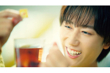 Snow Man阿部亮平、紅茶ブランド「リプトン」アンバサダー就任 新CMで“香り”にうっとり 画像