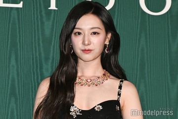 「涙の女王」キム・ジウォン、日本イベント参加 キャミワンピで輝くスタイルに釘付け【ブルガリ展覧会フォトコール第一夜】 画像