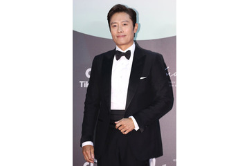 イ・ビョンホンから姉妹に間違えられた日本美人女優2人、記念3ショット公開「確かに似てる」「貴重」と話題 画像