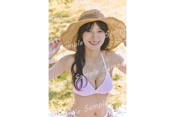 日向坂46河田陽菜、ビキニ姿で日光浴「照れますね」2nd写真集特典のポスター公開 YouTube生配信も決定 画像