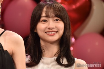 影山優佳、ワンオクライブTを大胆肩出しアレンジ「天才」「おしゃれすぎて衝撃」 画像