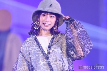 元日向坂46東村芽依、ミニスカで美脚披露 大阪での写真に「どこ見ても完璧」「お団子も可愛い」の声 画像