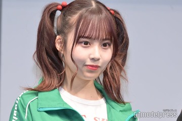 乃木坂46佐藤璃果、ミニワンピで美脚輝く「お人形さんみたい」「透明感すごい」と反響 画像