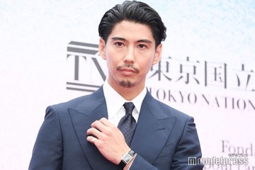 賀来賢人「今際の国のアリス」クリスマスに差し入れしたものが話題「男前すぎる」「ぴったり」共演俳優が公開 画像