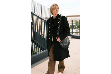 なにわ男子・道枝駿佑、金髪イメチェン「ヴァレンティノ」纏い空港登場 画像