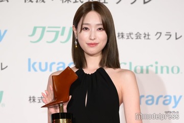 高橋ひかる、美背中輝くブラックドレスで登場 美脚保つための“母からの教え”とは【第21回クラリーノ美脚大賞2025】 画像