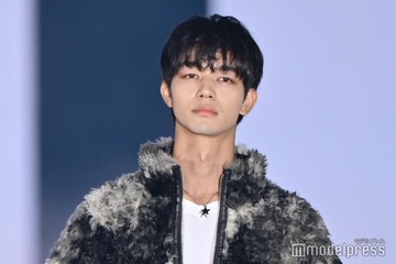 原因は自分にある。吉澤要人、スカート×マーブルジャケット 個性派コーデに「魅力溢れてる」「かっこよすぎ」の声【ガルアワ2025AW】 画像