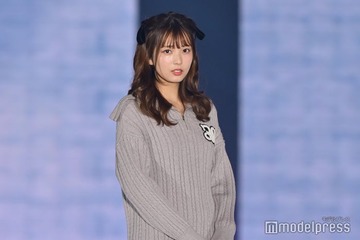 「ミスセブンティーン」堀口真帆、ニットミニワンピ×ハイソックスで美脚披露【ガルアワ2025AW】 画像