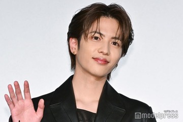 志尊淳、新ヘアで雰囲気一変 街中ショットに「間違いなく振り返る」「めちゃくちゃ似合う」と反響 画像