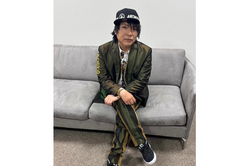 脳腫瘍公表のLUNA SEA真矢、ファンの応援メッセージを読む最新ショットに反響「立ってる姿に涙」「前進してる」 画像