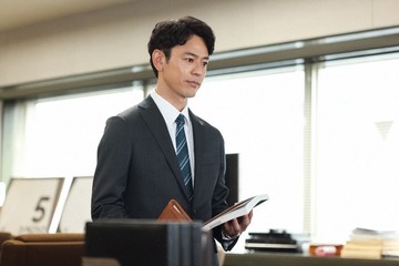 【ザ・ロイヤルファミリー 第3話】加奈子、牧場の経営に頭を抱える 栗須は新たな競争馬探しへ 画像