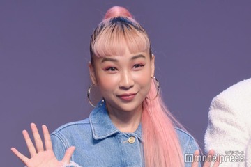 青山テルマ、青髪に大胆イメチェン「似合うのすごい」「可愛すぎる」絶賛の声 画像