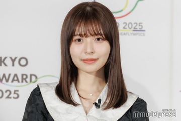 長濱ねる、黒ストッキング×ミニスカ姿での寝そべりショット公開「ビジュ最強」「セクシー」と反響 画像