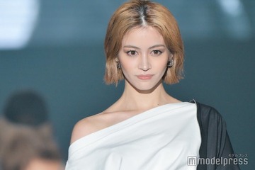 楓、セーラージュピターのコスプレ姿で美スタイル披露「脚長すぎ」「美しさレベチ」の声 画像