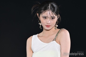 元Girls2原田都愛、ミニ丈ボトムスから美脚披露「スタイルレベチ」「可愛い」の声 画像