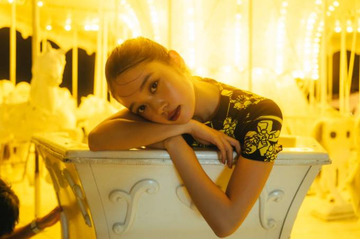 『ばけばけ』ヒロイン・高石あかり、初写真集が大反響で重版決定！幻想的なメリーゴーランドSHOTなど公開 画像