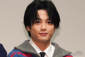 AmBitious真弓孟之、ビジュアル変えるきっかけをくれた人物明かす 人生初の映画舞台挨拶登壇「めちゃくちゃ新鮮」【恋に至る病】 画像