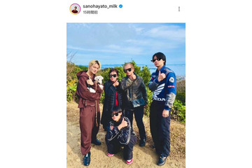 佐野勇斗、祖父母＆弟2人と“イイじゃん”ポーズでパシャリ！家族SHOTに反響「微笑ましい」「ほっこり」 画像