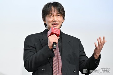 綾野剛、舞台挨拶で監督を即フォロー 映画撮影中も自らサポート「俺よりも役について考えてくる」【星と月は天の穴】 画像
