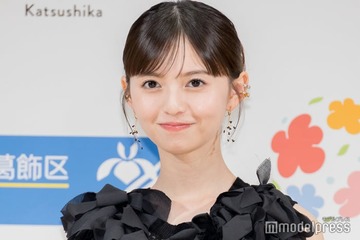 齋藤飛鳥、変形トップスから素肌輝く「異次元の可愛さ」「華奢」と反響続々 画像