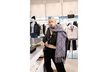 山本舞香、ほっそりお腹チラリのオールブラックコーデを披露！夫とのホリデーの過ごし方も明かす 画像