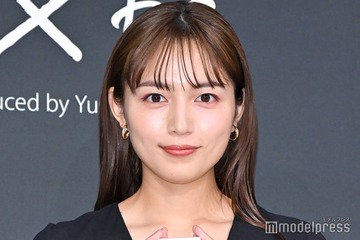 川口春奈、美脚透ける黒ストッキング×ミニスカ姿披露「大人可愛い」「天才的にオシャレ」と反響 画像