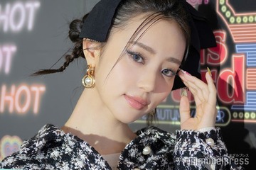 中町綾、スリットから美脚スラリ レザーコーデに反響「クールビューティー」「映画から出てきたみたい」の声 画像