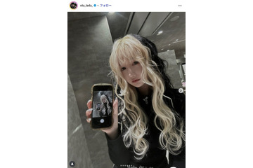 「月曜から夜ふかし」多田さん、美脚際立つ膝上ミニスカ姿公開「上級者コーデ」「スタイル抜群」の声 画像