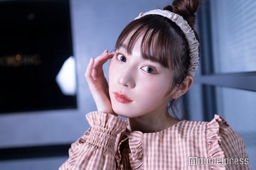 古川優香、美脚透けるミニスカ×黒ストッキングコーデ公開「セクシー」「私服おしゃれ」の声 画像