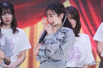 前田敦子が涙「秋元先生にお礼が言いたい」ステージ上にAKB48現役＆OGメンバー184人集結【20周年記念コンサート】 画像