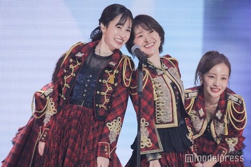 前田敦子＆大島優子、ステージでの共演に会場熱狂「ポニシュシュ」「エビカツ」「ヘビロテ」名曲続々披露【AKB48 20周年記念コンサート】 画像
